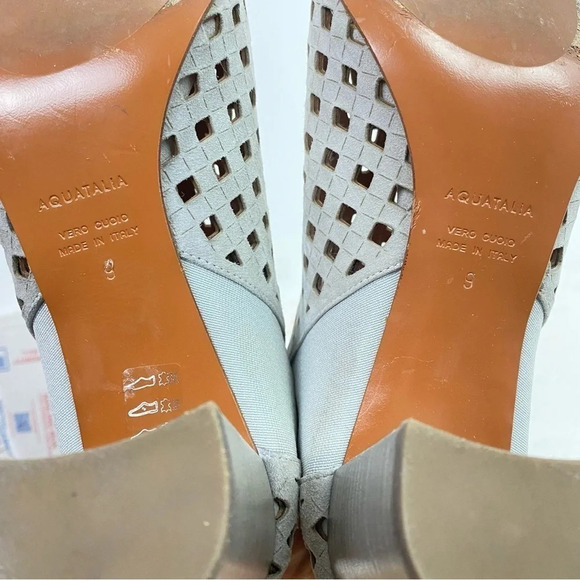 Aquatalia Shari Laser Cut Booties Women Size 9 Light Grey Leather Suede Heel EUC - Picture 11 of 13